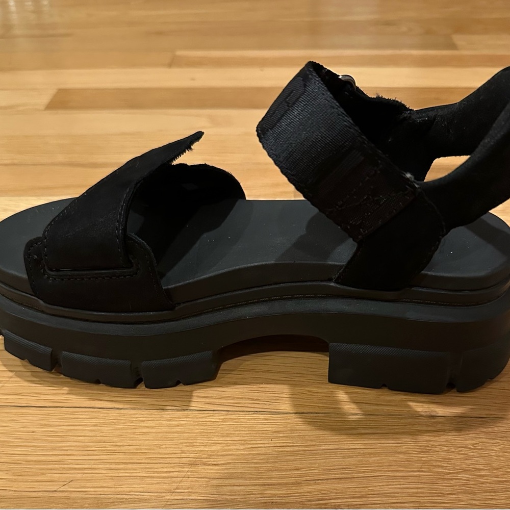 Ugh Ashton Black Platform Sandals - Picture 5 of 6